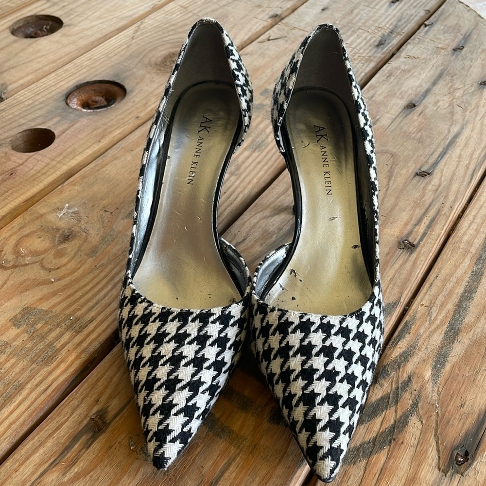 Anne Klein Women's Black and White heels size 7